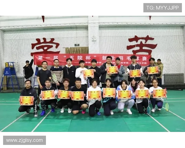 赛后分析:杭州羽毛球队与成都羽毛球队的团队协作与战术对比探讨 赛后分析:杭州羽毛球队与成都羽毛球队的团队协作与战术对比探讨